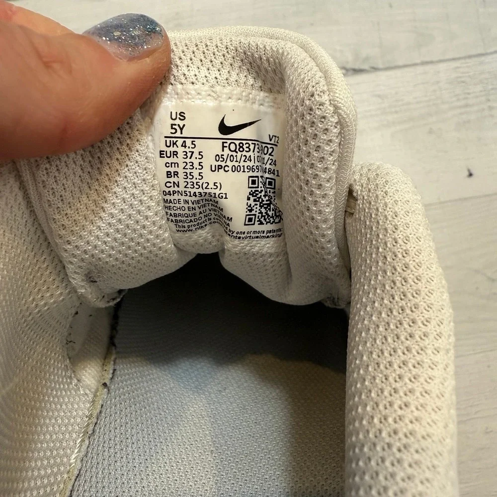 Nike Kids' Court Borough‎ Sneaker white colorblock big kids size 5